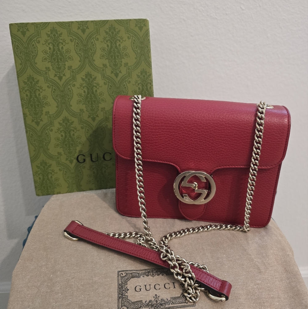 Gucci Interlocking G Medium Shoulder bag.